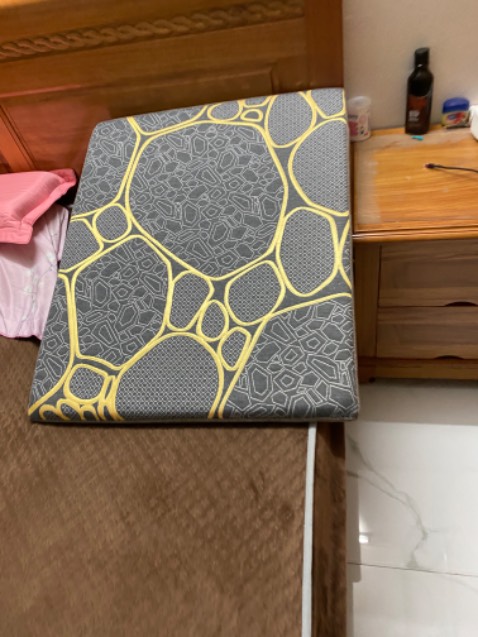 Nên bán thêm 1 vỏ gối đi kèm! Khá êm ,mềm mại! Giá hơi cao