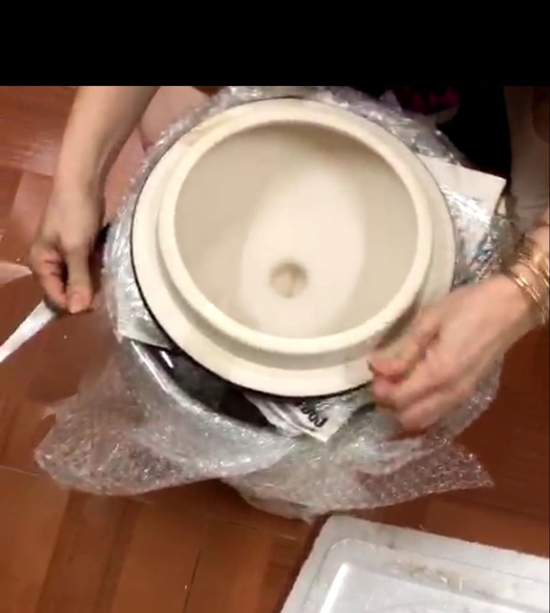 shop đóng gói cẩn thận, giao hàng nhanh. nguyên vẹn không hư hỏng.mình mua tặng nên không biết đựng đúng 15 kg gạo không.