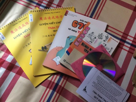 100/10, quá êm quá xịn, hông bt nói s nữa mà nhìn chất lượng lắm, giao hàng nhanh có 2 ngày tới r, mở hàng ra thấy đẹp lắm có hứng học, giá còn rẻ so với hàng nữa, còn được tặng kèm quà, nch là nên mua ko uổng miếng nào.