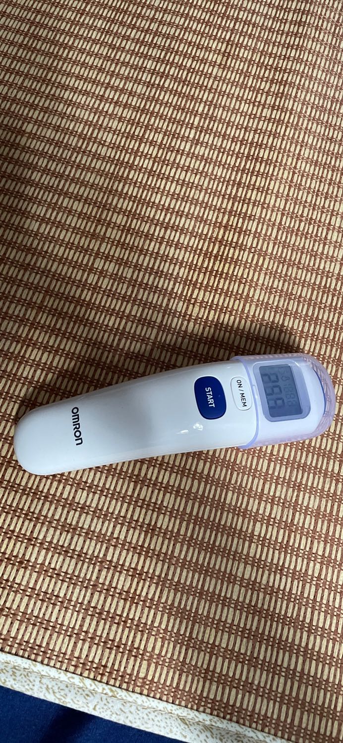 Nhiệt kế đo trán của omron đo rất nhanh, dễ sử dụng, hãng omron của Nhật uy tín nên mua nhé! Mình đã mua của shop nhiều lần rồi, OK lắm
