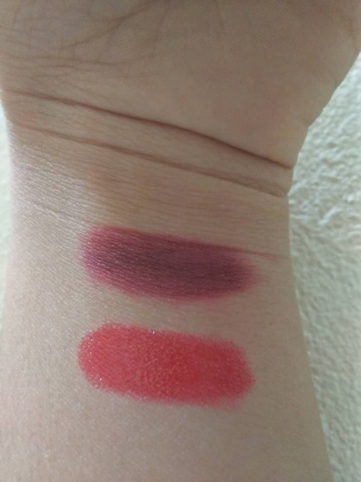 con bạn mình nó sử dụng khá nhiều loại son rồi..và nó đã nhờ mình mua thử son dưỡng lipice có màu như hình để review cho bb ... mình đã mua khá nhiều đồ trên tiki như sách ( khách hànghttps://itunes.apple.com/vn/app/id958100553 quen thuộc ) , sữa rửa mặt .... nhưng đến lượt thỏi son này thì mình thất vọng thật sự... mình không biết mọi người ntn nhưng qua thời gian mình và bạn sử dụng thì môi bị thâm  và mình đã dùng vòng bạc để thử chì thì kết quả như vậy đấy :)))) có phải vì tiền nào của nấy hay không..nhưng đối với son dưỡng  thì lượng chì như v thật sự đã khiến mình lo ngại...màu lên môi mình thì là màu hồng, son cũng không mướt nữa..mong tiki xem xét