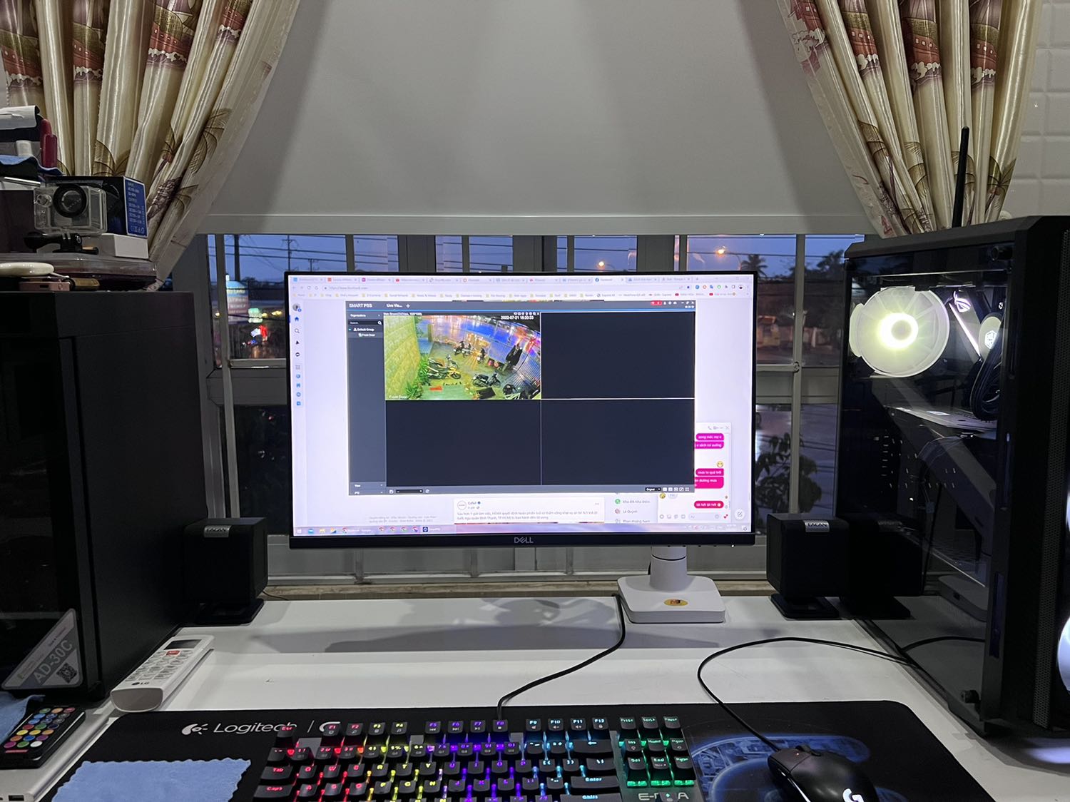 Sản phẩm tốt, treo màn 24 inch cực kì chắc chắn không rung lắc, mầu trắng sang. Tuy nhiên shop giao hàng còn hơi lỗi tí sơn, nhưng không sao, dùng thích quá