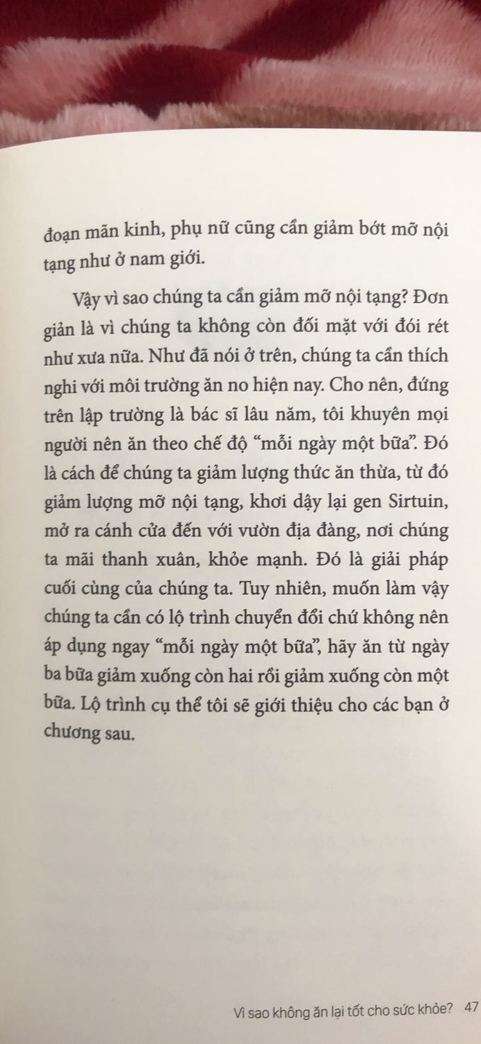 Thay đổi quan niệm thông thường về việc ăn hàng ngày. Đúng là bây giờ cơ thể ko bao giờ có cảm giác đói vì con người mình ăn liên tục mà lại không ăn sạch. Các giác quan được thoả mãn trở nên yếu đuối. Sách rất đáng đọc nhé các bạn!