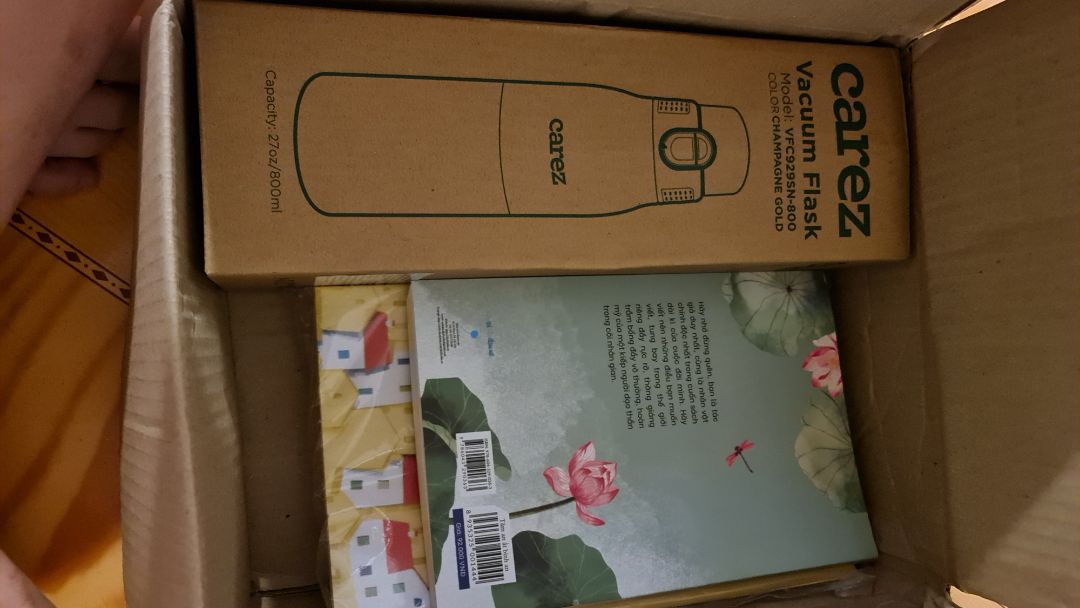 Giao hàng đúng thời gian dự kiến. shipper nhiệt tình. chất lượng sách tốt, rõ ràng, được in với chất liệu tốt. một điều rất đáng khen là nhà cung ứng rất kỹ lượng cho sách vào túi ni long để tránh cong vênh hay hư hại cho sách. được giao cùng 1 số sản phẩm nên tiki đóng gói cẩn thận. nội dung sách thì đọc xong mình sẽ review nhé!