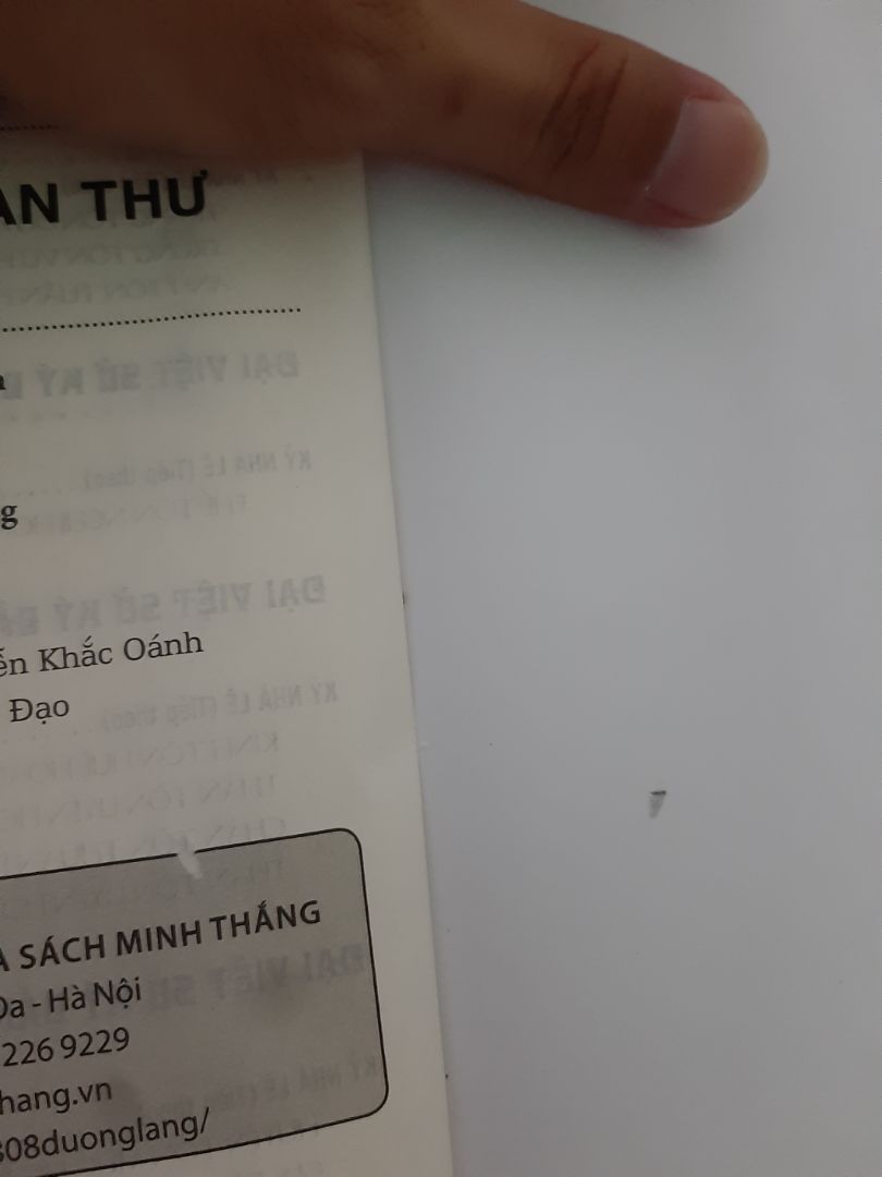 Đại Việt Sử Ký, trang cuối bị dính giấy vào nhau, khi gỡ ra thì bị mất 1 lõm giấy.
Cổ học tinh hoa, trang đầu và cuối dính các đốm trắng, trông rất dơ khôn được đẹp, trang cuối còn bị rách.
đề nghị đổi sách