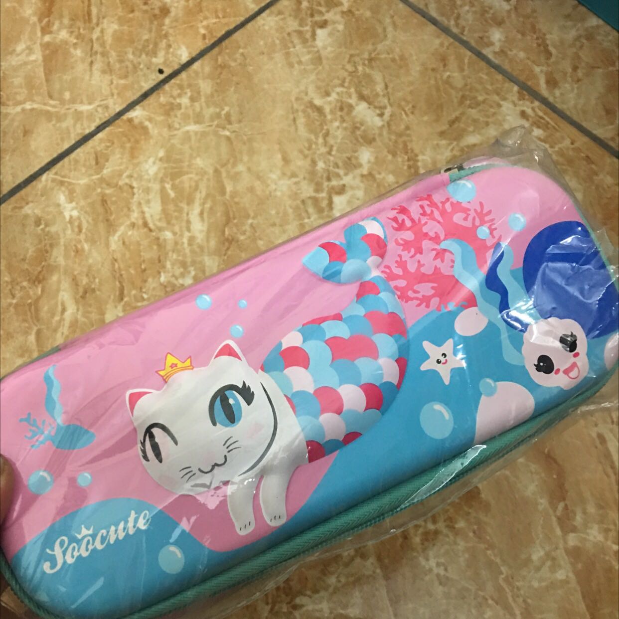 Hộp bút đẹp lắm shop, hình ảnh sắc nét , dày dặn rất đẹp