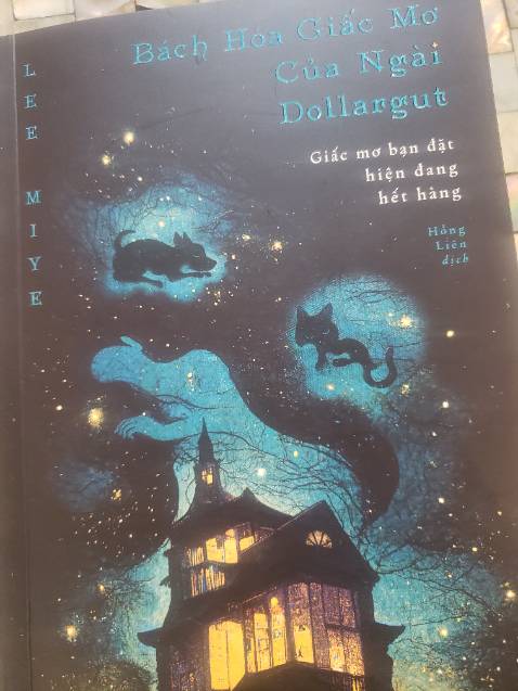 Chất lượng sách tốt. Nội dung nhẹ nhàng ấm áp lắm, sách này đọc vào mùa giáng sinh thì hết sảy. Mình thấy tác giả có xuất bản phần 2 rồi. Hy vọng Nhã Nam mua p2 để đem đến cho ng đọc ạ 😊