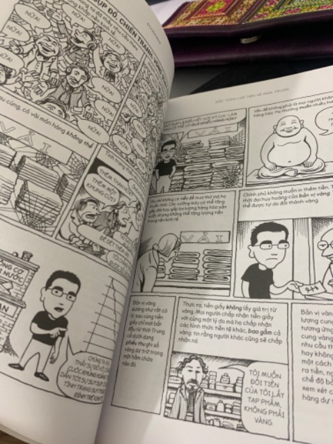 Sách về kinh tế nhưng sử dụng các nhức truyện tranh làm giúp người đọc dễ theo dõi và thú vị hơn. Tiki giao hàng nhanh như chớp, tuy nhiên cuốn này không có bookcare hay bao bọc, vẫn hên là sách không bị gãy rách gì 🙏🏻