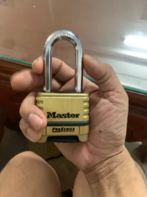 Sản phẩm của 1 hãng nỗi tiếng, giá thành so với sản phẩm có thể coi là cao nhưng. Chất lượng gia công ngàm độ rơ quá lớn.
* Sản phẩm không đáng giá tiền.