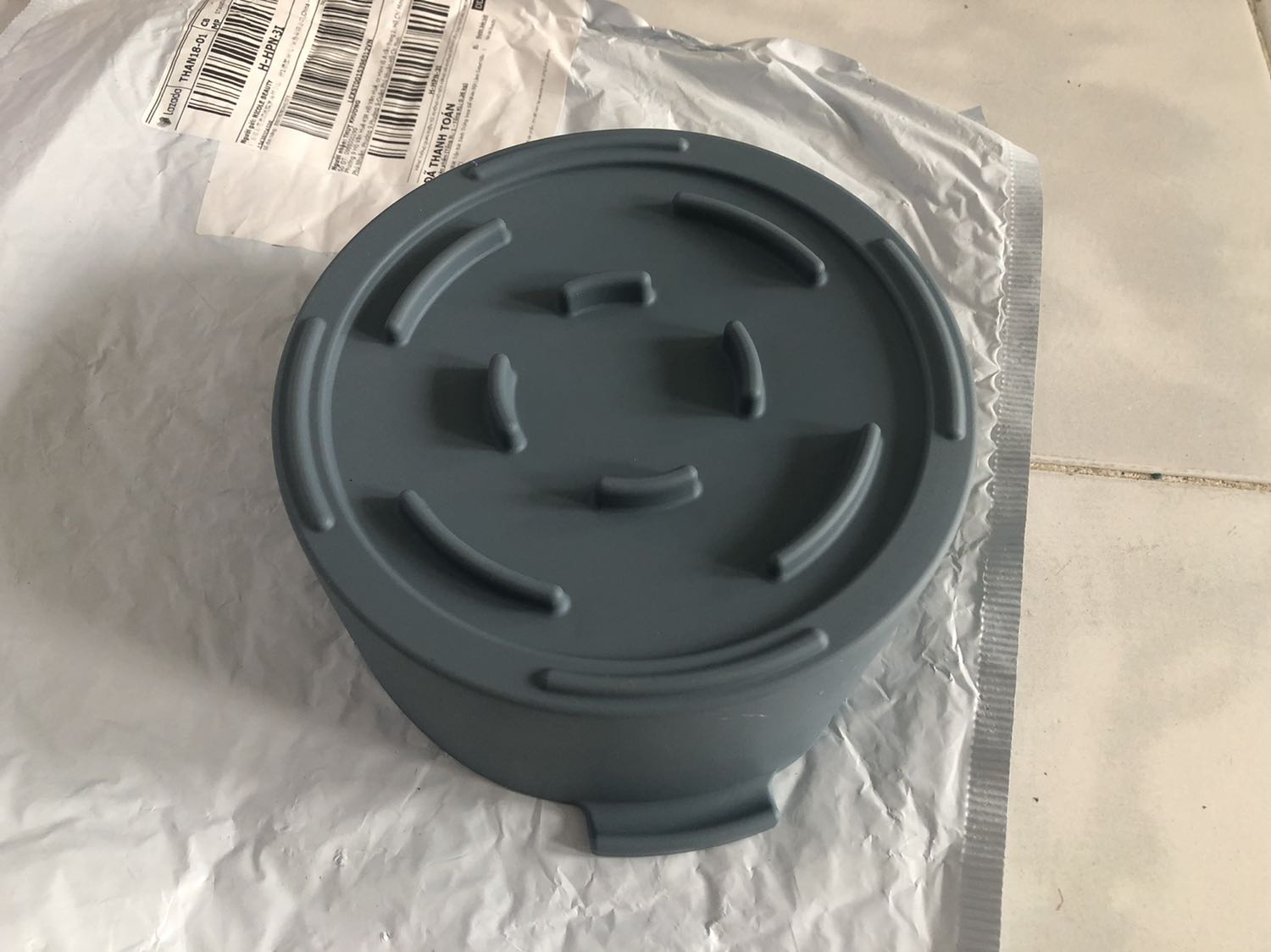 Hàng tốt, đóng gói cẩn thận, giao hàng nhanh.
Dùng trong NCKD của mình thì thấy hơi nhỏ, loại 5L lại sợ to quá. Xài ổn, không cần rửa NCKD nhưng bù lại rửa khay silicon dính nhiều dầu mỡ cũng khá khó.