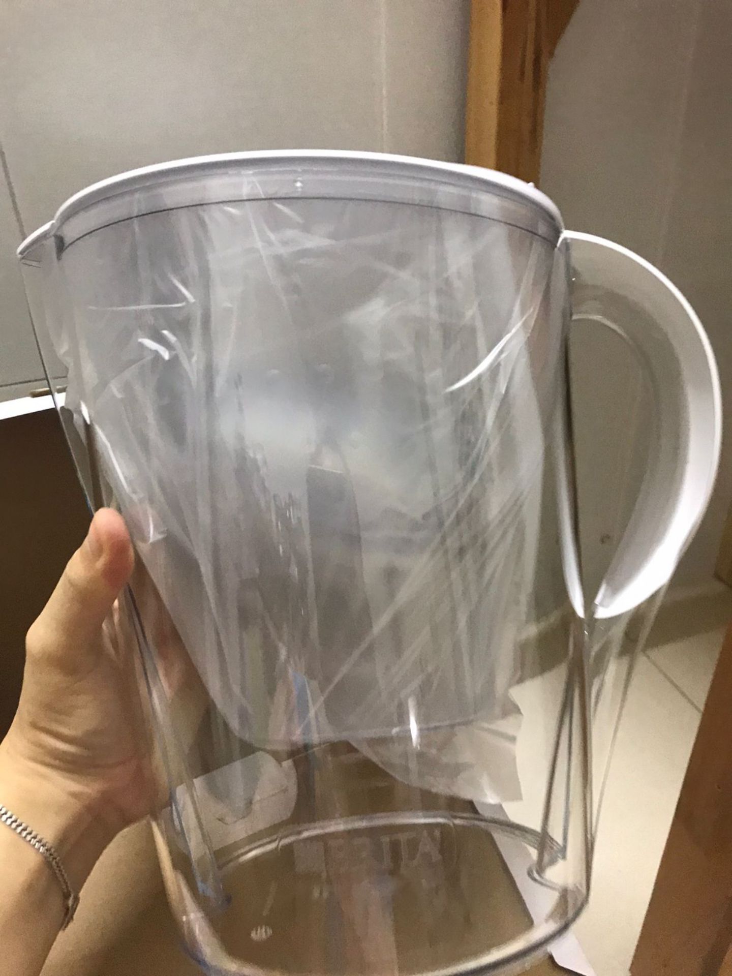 nhận hàng thấy hụt hẫng ghê, nhìn cái thùng dơ ơi dơ, sản xuất từ 2018, mình k biết lõi lọc có quá hạn sử dụng không 😥