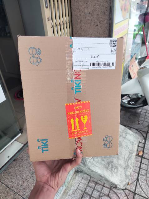 Tiki giao hàng rất nhanh. Sản phẩm có bao bì sang trọng. Màu dầu sáng đẹp.