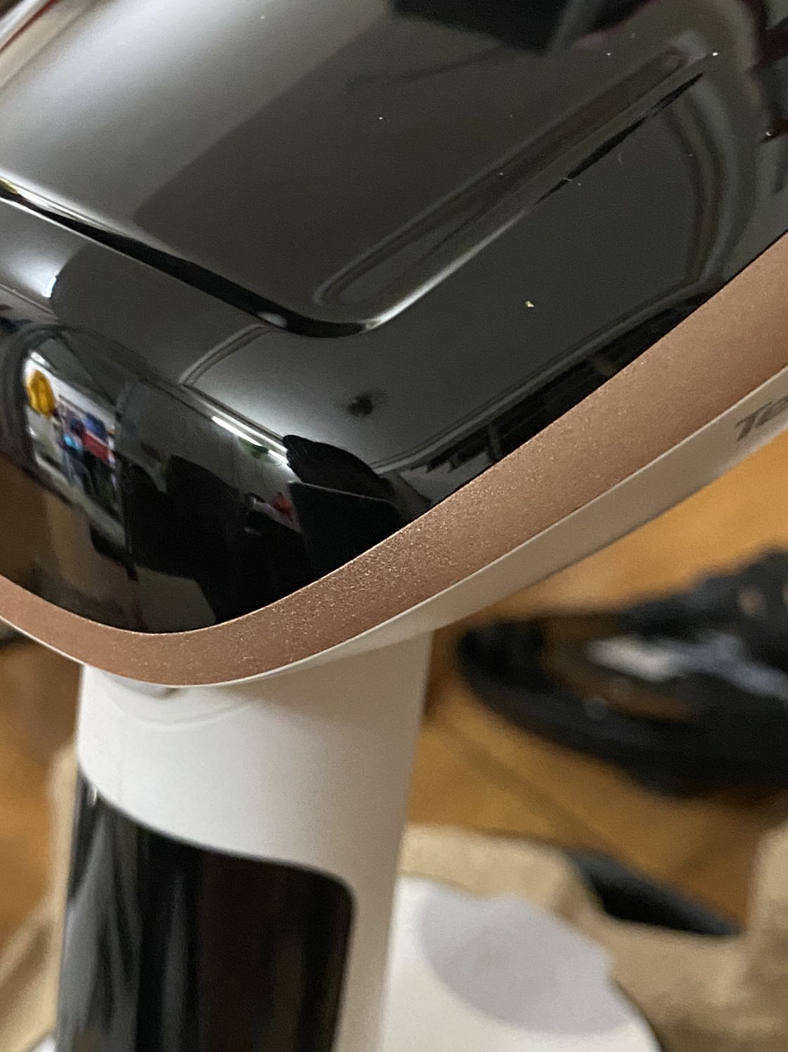 Máy rất đẹp. Đẹp từng chi tiết. Mình mua hoá đơn 3tr5 còn được tặng thêm máy xay thịt. Hàng tặng nhưng rất đẹp rất xịn mịn. Rất vui vì mua được đồ đẹp, tốt giá cả hợp lý.