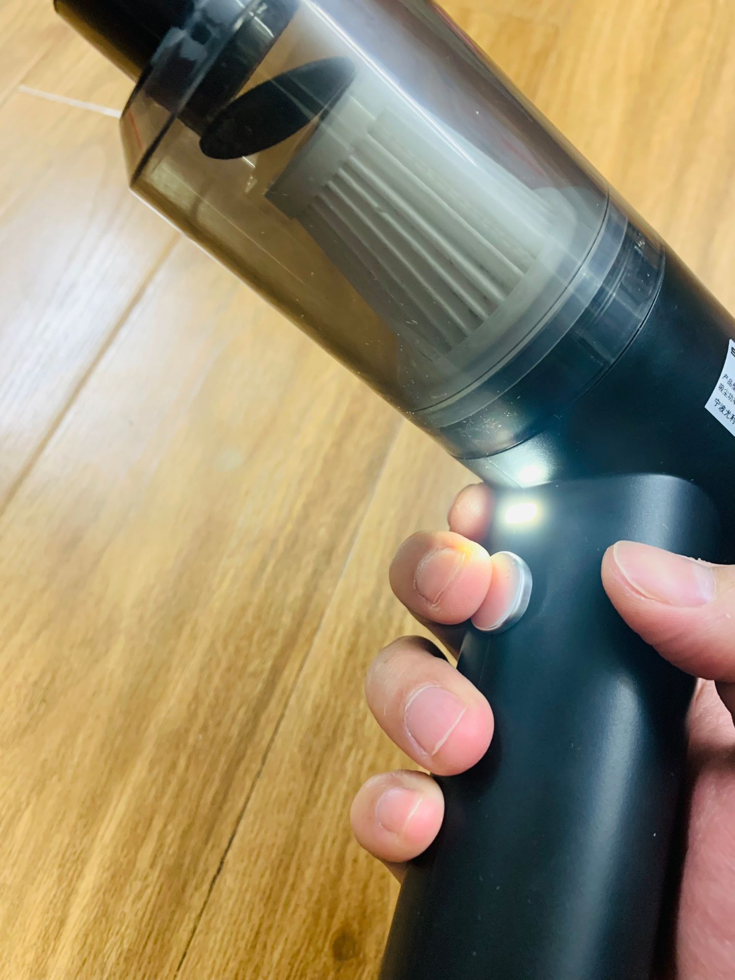 Sản phẩm ok nhé shop. Máy hút khoẻ, cầm đầm tay, chất liệu hoàn thiện tốt. Máy dùng đa năng, tiện lợi. Đúng máy mình tìm lâu này. Sẽ ủng hộ shop thêm