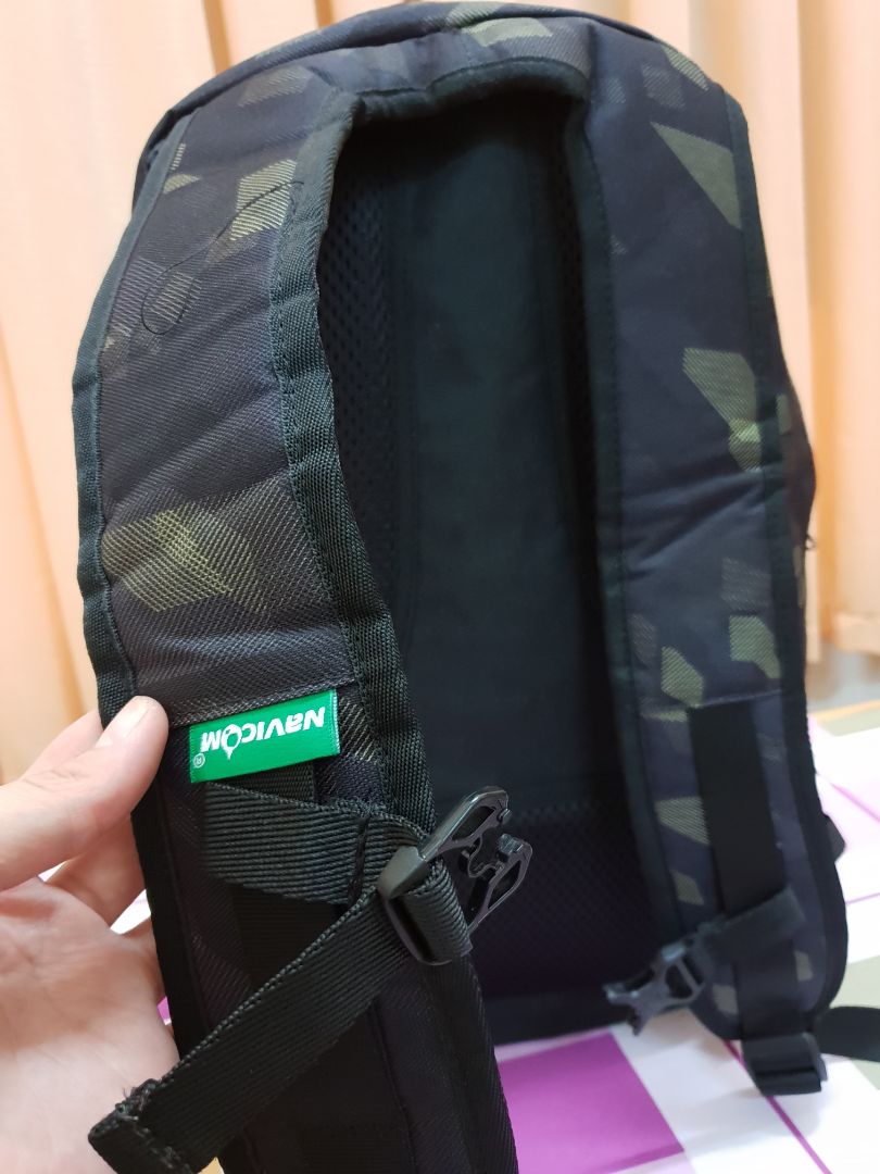 Sản phẩm đúng chính xác 100% với màu sắc và hình ảnh sản phẩm từ nhà cung cấp. Balo rộng, bao gồm một ngăn chính và nhiều ngăn nhỏ. Rất thuận tiện cho việc đi học hoặc đi du lịch. Khả năng chống nước đỉnh cao, khi đem  xối nước nhưng đồ bên trong vẫn khô và khả năng chống thấm tuyệt vời của sản phẩm làm cho không ướt balo. Túi đựng được nhiều quần áo, còn có một ngăn dưới đáy dùng cho việc để giày dép thuận tiện. Nói chung trong tầm giá 5*** VNĐ thì sản phẩm quá tuyệt vời. Hàng Việt Nam chất lượng cao! ❤