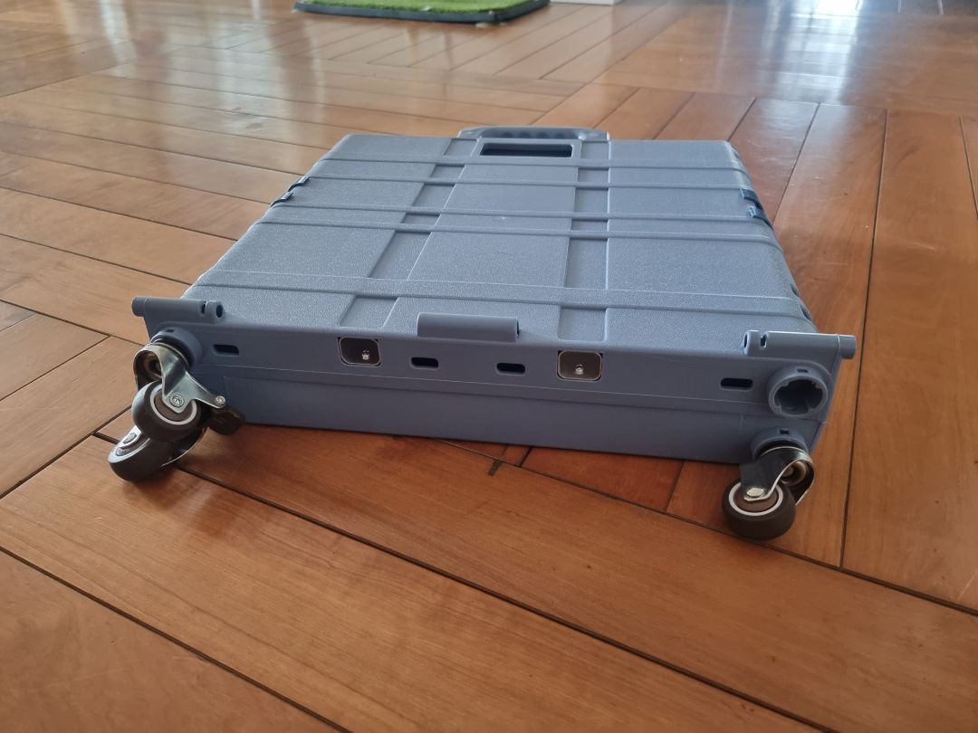 4 bánh thiếu 1 bánh có khóa. Gủi lại bánh cho tôi