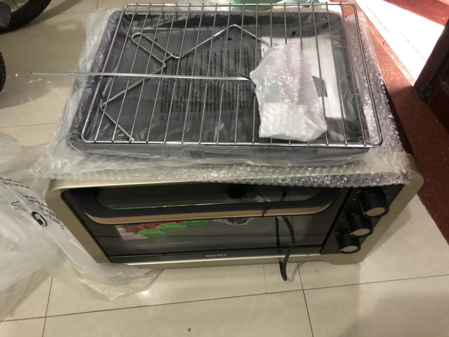 Tiki giao hàng nhanh, đóng hàng cẩn thận. Mình mới nhận và nướng thử mẻ bánh đầu tiên. Bánh rất ngon, chín vàng đều. Cám ơn Tiki và shop. Sẽ tiếp tục ủng hộ