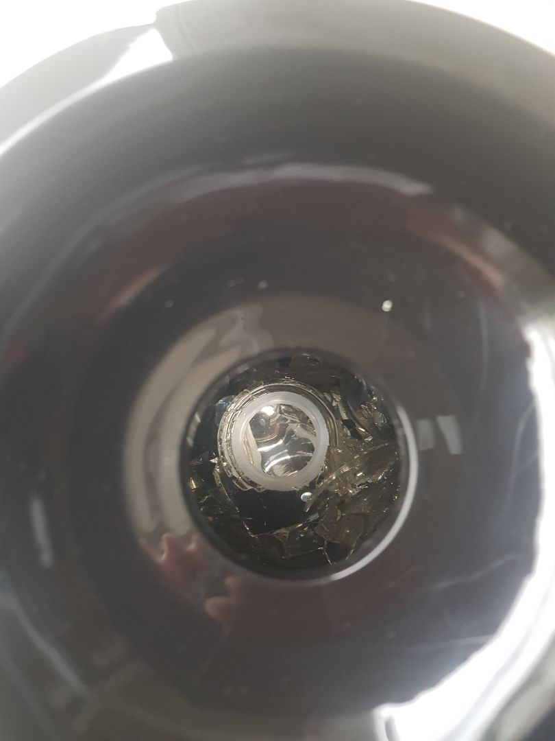 Nhận hàng xong, kiểm tra phần thủy tinh bên trong bình bị bể nát. Tiki xem đổi lại sản phẩm được không?