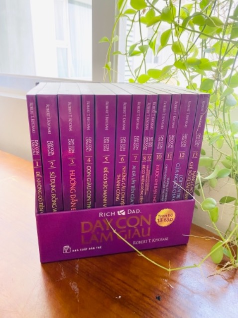 Sách hay, đang đọc đến tập 2. Nhiều kiến thức bổ ích, sách đóng gói đẹp, giao hàng nhanh, chỉ tiếc là ko có bookcare. Sách đẹp lắm luôn, đủ bộ