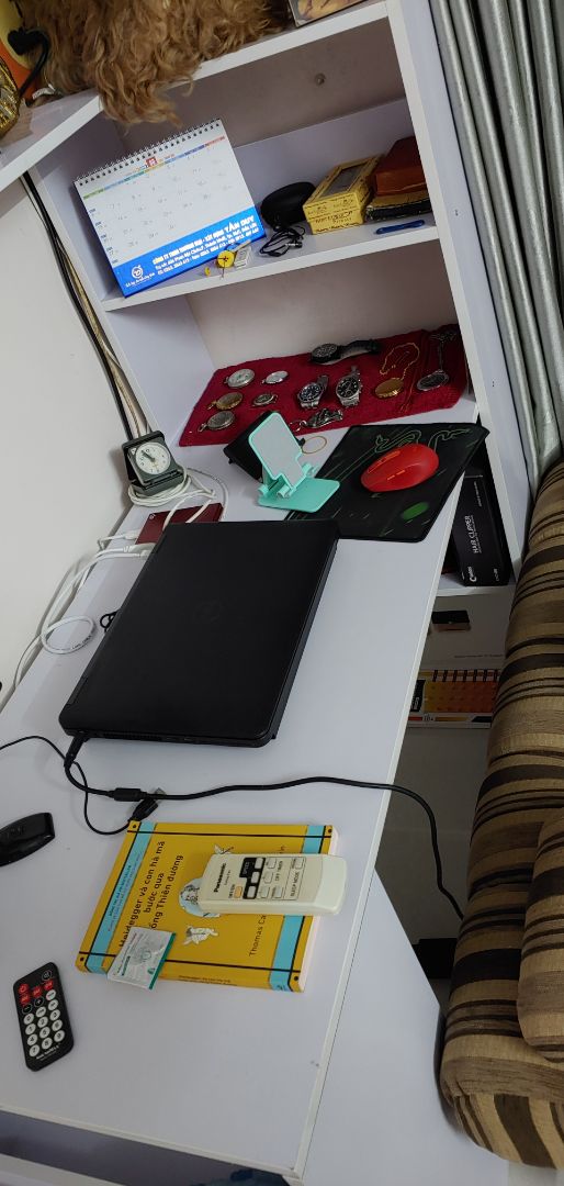 Bàn làm việc bị xước, ốc vít khoan sẵn như không giấu dc nên nhìn thô. mặt tiền mà toàn đầu vít ko à. mất thẩm mĩ. Shop nên xài V ko cần khoan sẵn sẽ đẹp hơn Bàn làm việc bị xước, ốc vít khoan sẵn như không giấu dc nên nhìn thô. mặt tiền mà toàn đầu vít ko à. mất thẩm mĩ. Shop nên xài V ko cần khoan sẵn sẽ đẹp hơn