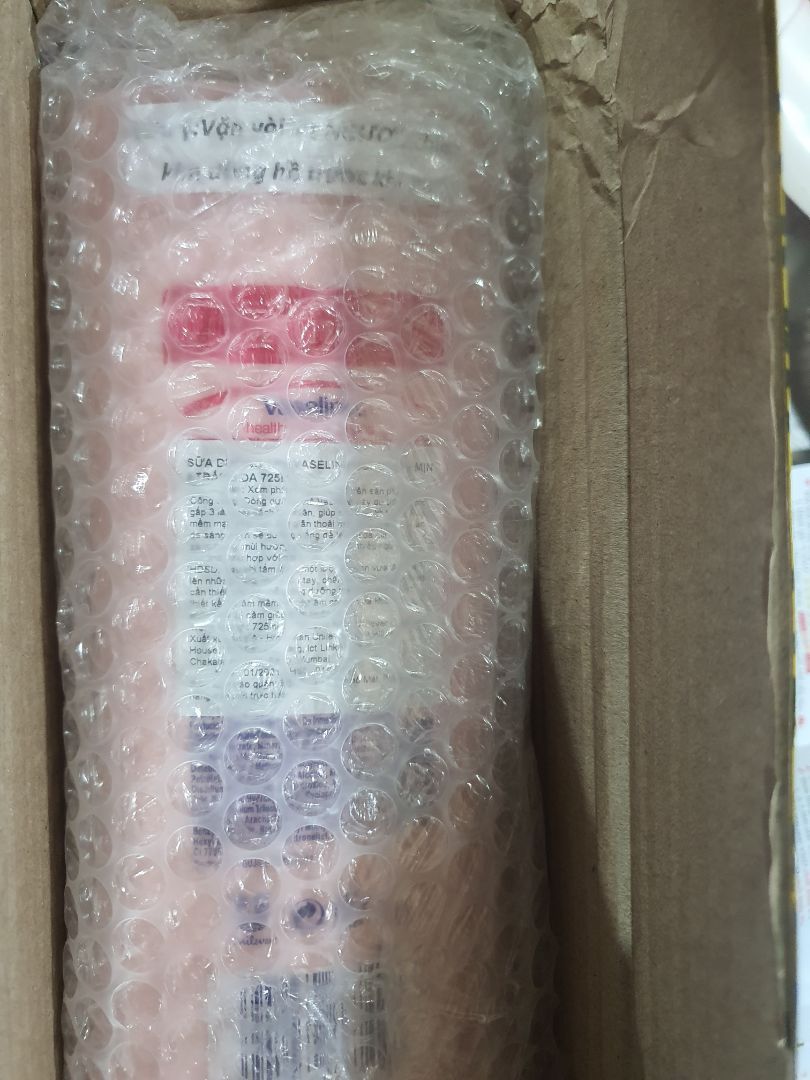 Đóng gói siêu kỹ, giao hàng nhanh, còn được tặng phẩm. chất lượng thì để xài 1 thời gian rồi đánh giá sau, chai 700ml mà chưa tới 200k, hơi hoang mang nhẹ, không biết như thế nào