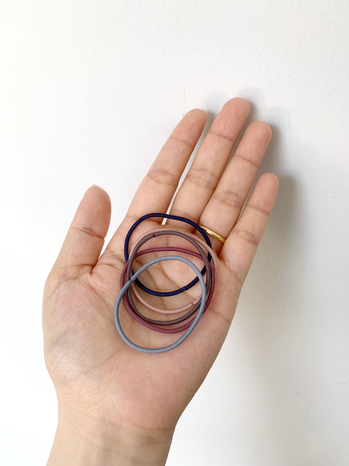 Hàng giao đúng hẹn, đủ số lượng. Có một số sợi bị lỗi nhưng không sao.