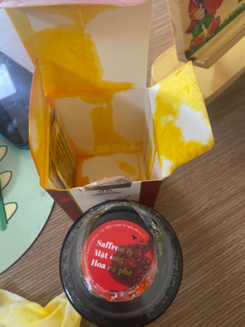 Mình Ko hiểu sao giao hàng đổ bể dữ vậy, đợi shop xử lý mãi chưa xong. Đây mình chưa bàn tới chất lượng, mà Ko hiểu sao giao đổ ra tùm lum, kêu xử lý thì chẳng ai xử lý. Mua tặng ng thân mà gặp vậy. Đúng mệt mỏi luôn. Cách shop xử lý chậm.