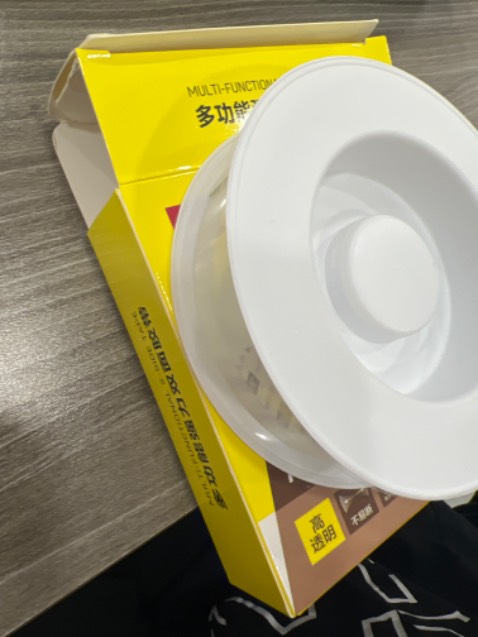 Cuộn băng dính to đóng bao bì đẹp vừa thử dùng xong rửa qua nước vẫn thấy dính được. Ok