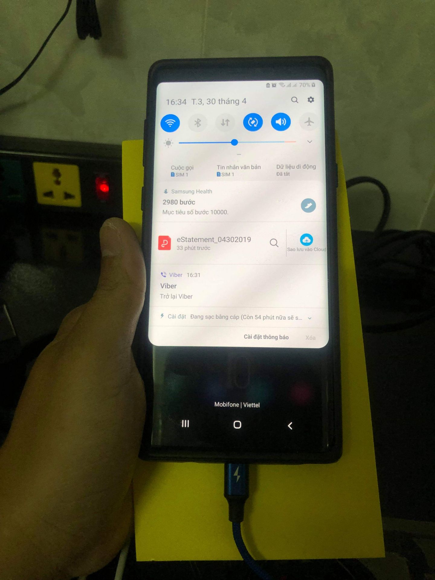 Cáp usb type C sử dụng cho samsung note 9 không sạc nhanh được, tốc độ chỉ sạc bằng cáp thường ( dùng củ sạc zin và dây zin vẫn lên sạc nhanh ).
Cáp chỉ truyền dữ liệu được trên 1 sợi dây lightning, còn 3 sợi còn lại chỉ dùng cắm sạc chứ ko truyền dữ liệu và sạc nhanh như quảng cáo.