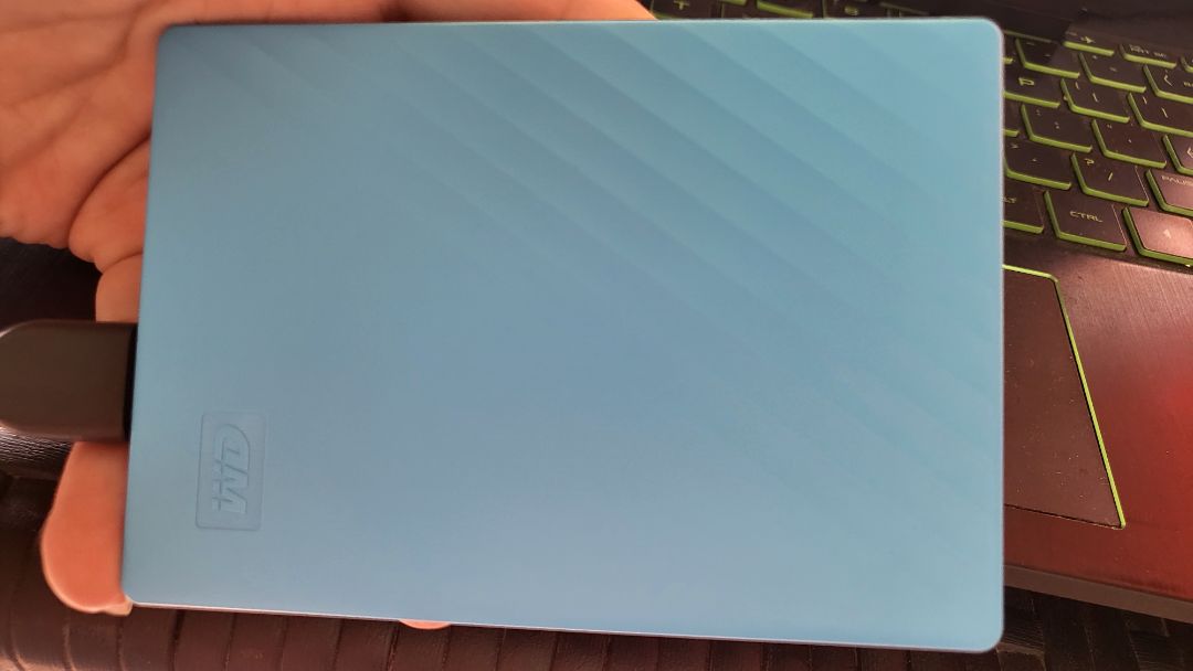 sản phẩm hình thức đẹp.
truyền dữ liệu nhanh
tuy nhiên lưu lượng k như mô tả. vỏ ghi 1T nhưng thực tế chỉ có 931gb. k hiểu 29gb chạy đi đâu ^^~
Tiki giao hàng nhanh. 
Nàng ship thân thiện.