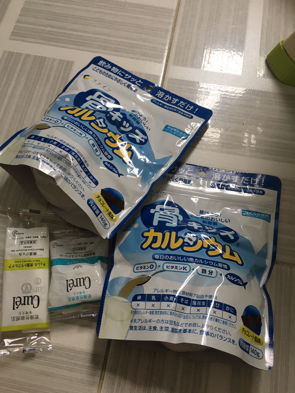 Đóng gói cẩn thận…bao bì thấy OK !!!tiếc là ko có tiếng việt đính kèm để người dùng biết rõ.có khuyến mãi thêm dầu dưỡng da dùng thử..còn chất lượng thì sd tg sau đánh giá tiếp