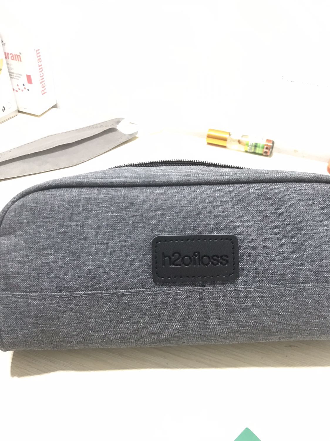 Giao hàng đóng gói chắc chắn. Tiki thì đảm bảo chính hãnh giá mềm. Vòi xịt 5 mức độ okie. Đã ***. Phù hợp với giá tiền. Tuy nhiên mới *** 4 tháng mà máy đang bị lỗi pin xài đc vài giây lag tắt chắc phải mua máy mới :(((