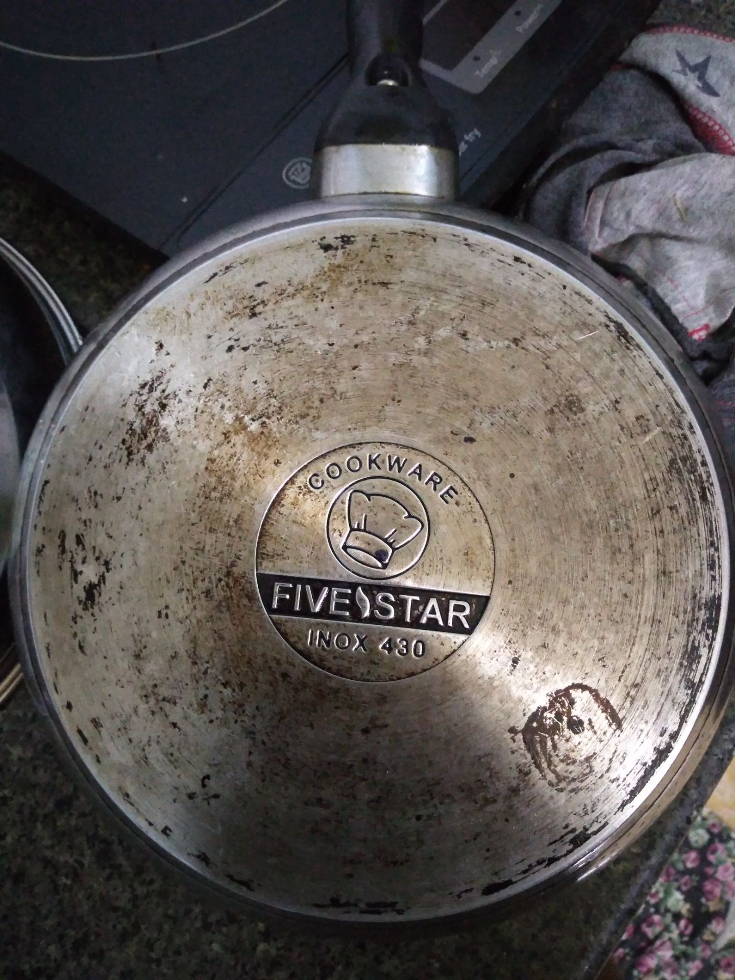 shop có đảm bảo hàng chính hãng ko? mình mua chảo cũ và bộ nồi five star ở coop Mart. thấy hình chìm nhãn hiệu khác nhau. hình chảo mới ko sắc sảo, cũng ko ghi inox 430