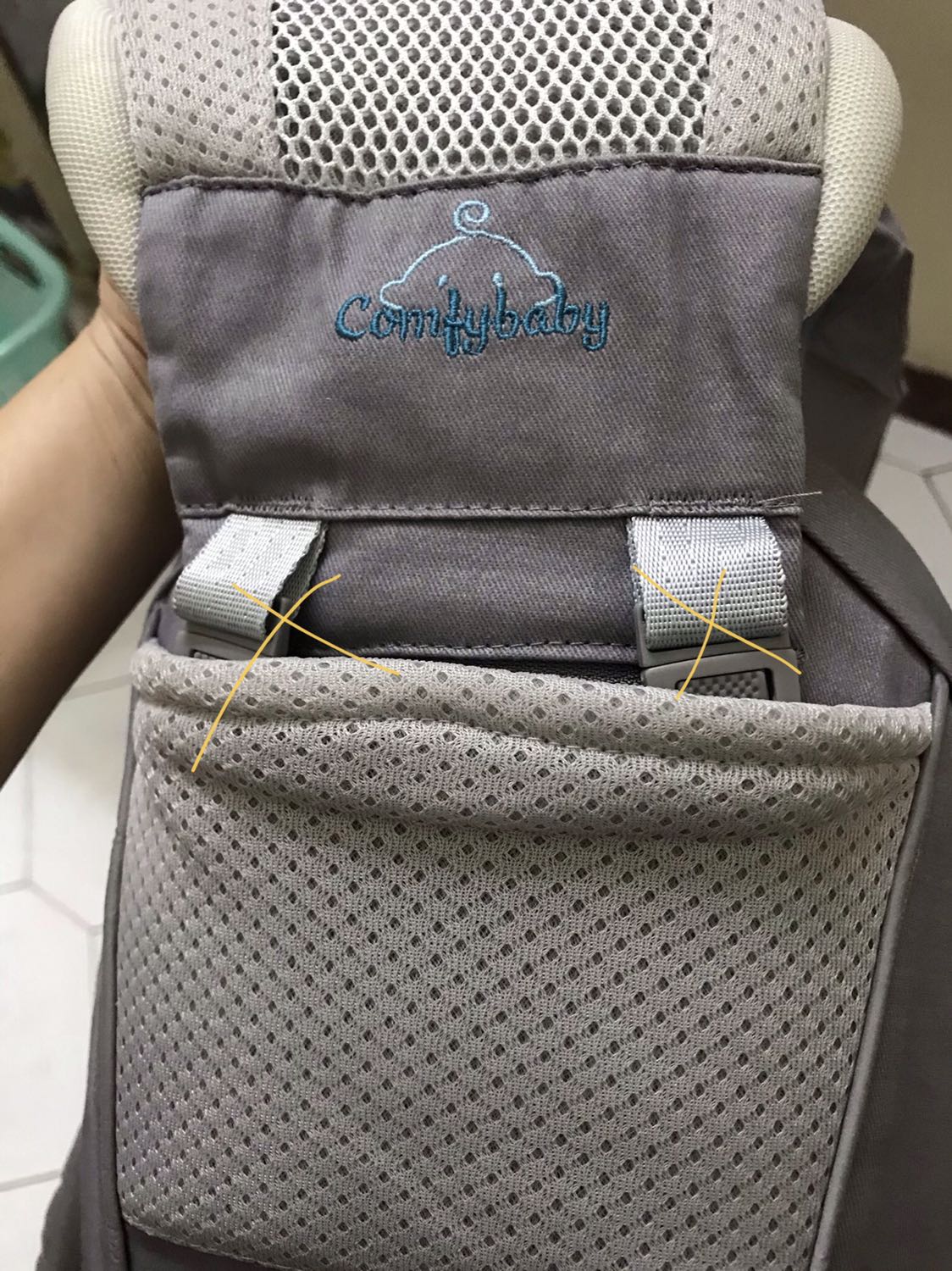 Hàng giao không có hộp đựng đóng gói sơ sài nên không biết hàng mới hay đã sử dụng rồi, thiết kế phía trước có điểm không giống hình mẫu làm cho địu dài hơn lỏng lẻo hơn, mình đã đề nghị đổi lại hàng chính hãng nhưng chưa được giải quyết