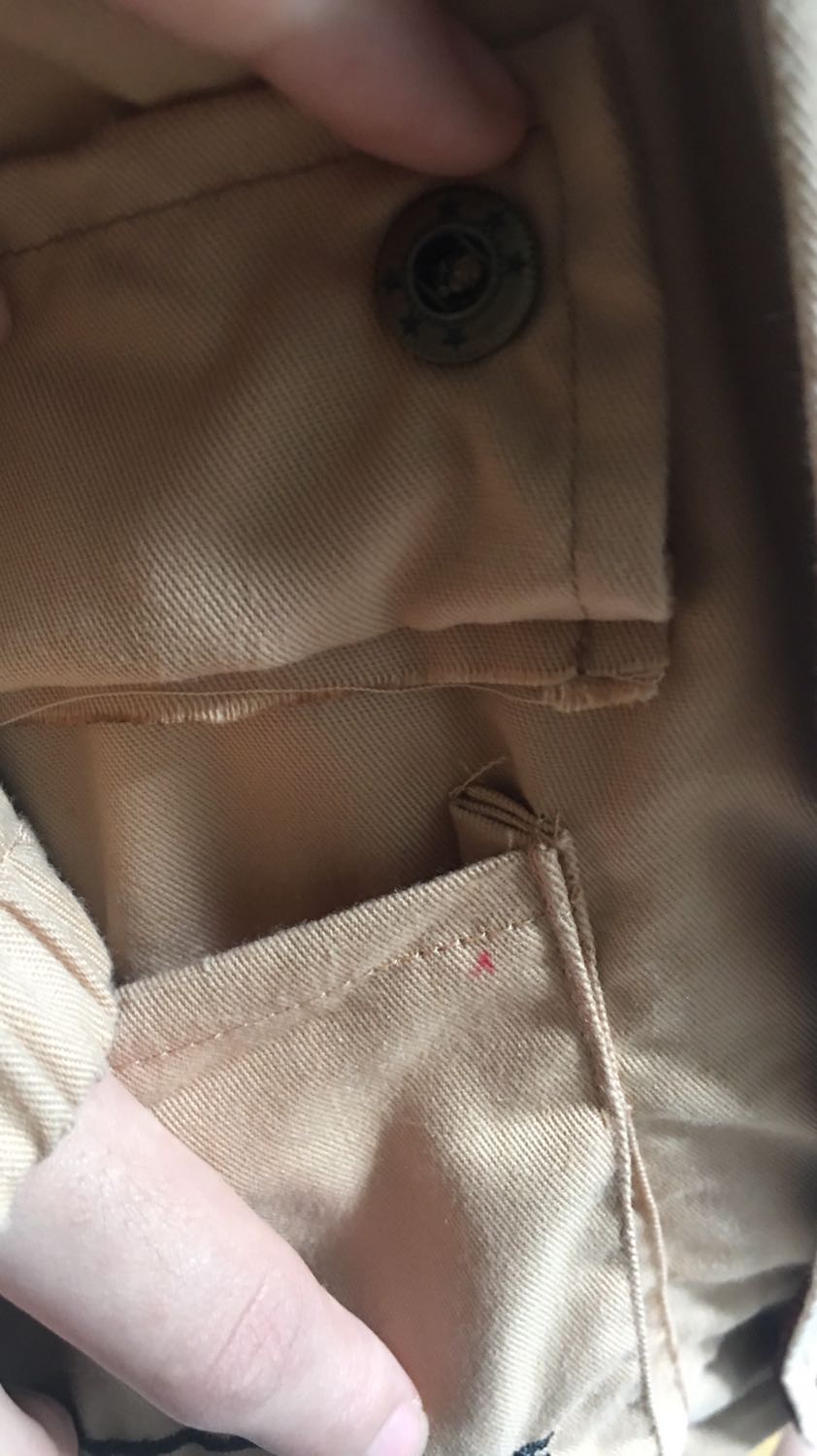 Túi trái thiếu nút bấm; chỉ thừa nhiều; ko đẹp như trong hình. Với giá như vậy thì cũng tạm đươc