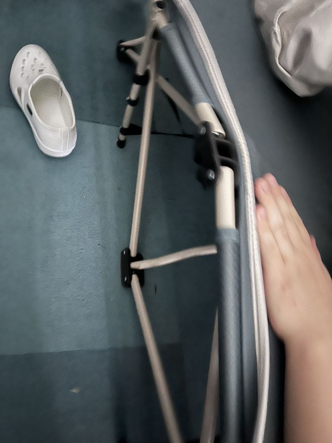 Giường chắc chắn nhưng mình ko chỉnh chỗ khớp thẳng xuống được