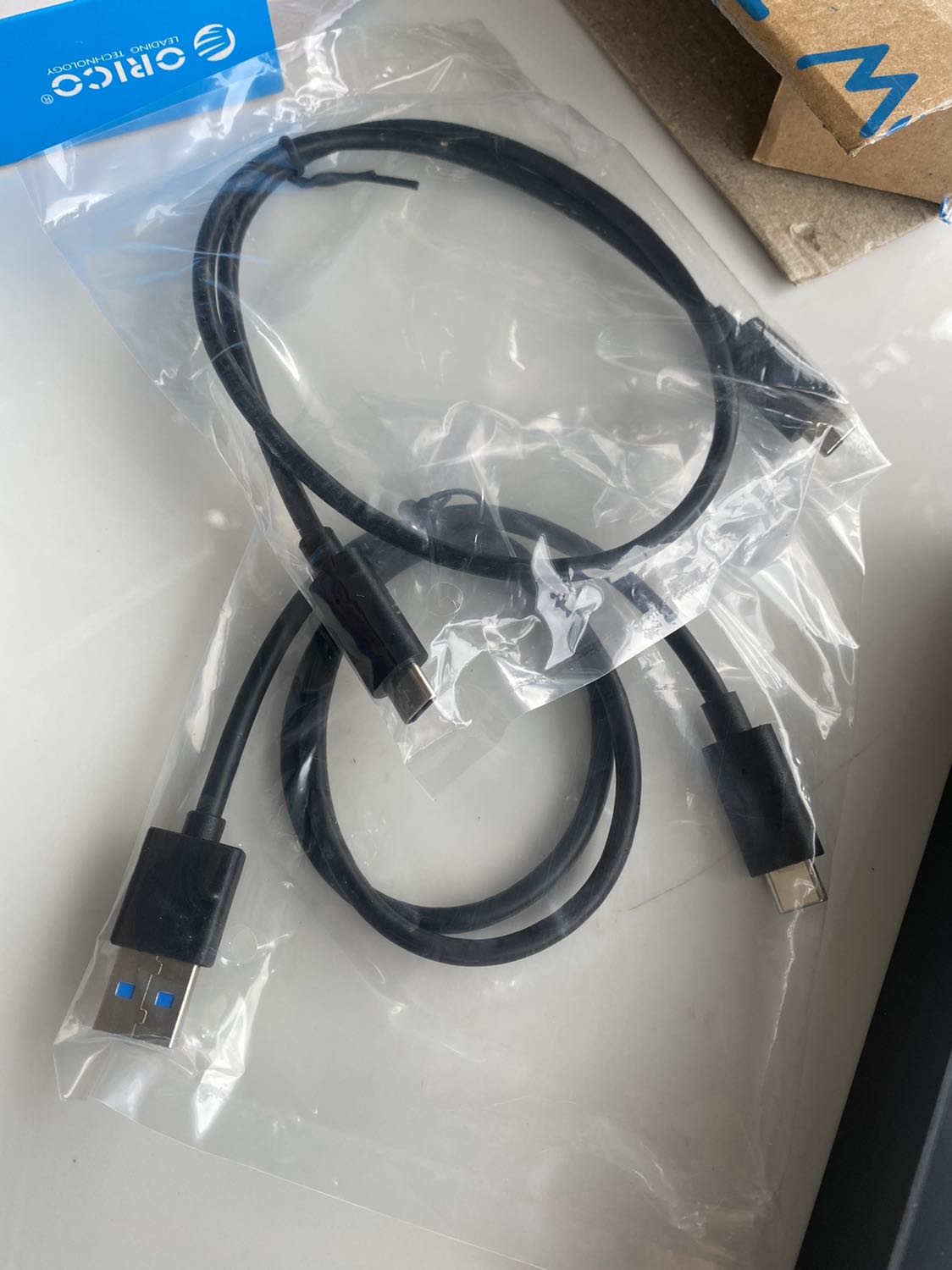 Dịch mà giao hàng nhanh ghê, 2-3 ngày. Mua cả ổ cứng cả box mà ổ cứng chưa về nên chưa thử xem sao. Nhìn cũng ok phết