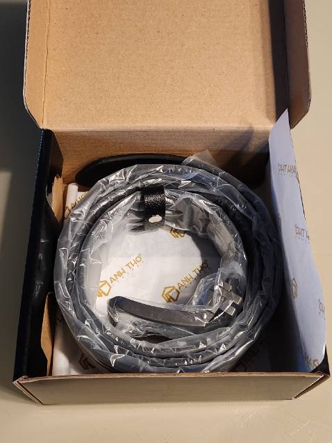 Thắt lưng như mô tả, cứng cáp, có vỏ hộp. Shop giao hàng đúng hẹn.