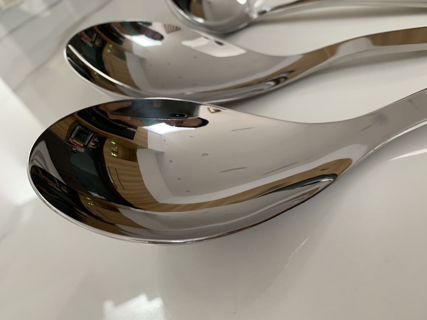 Chất lượng tuyệt vời. Các cạnh đều mịn màng, sáng bóng.