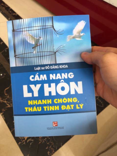 Bộ sách về luật đầu tiên làm mình cực kỳ hứng thú với luật pháp Việt Nam và biết thêm về thế giới ngoài kia ❤️❤️❤️