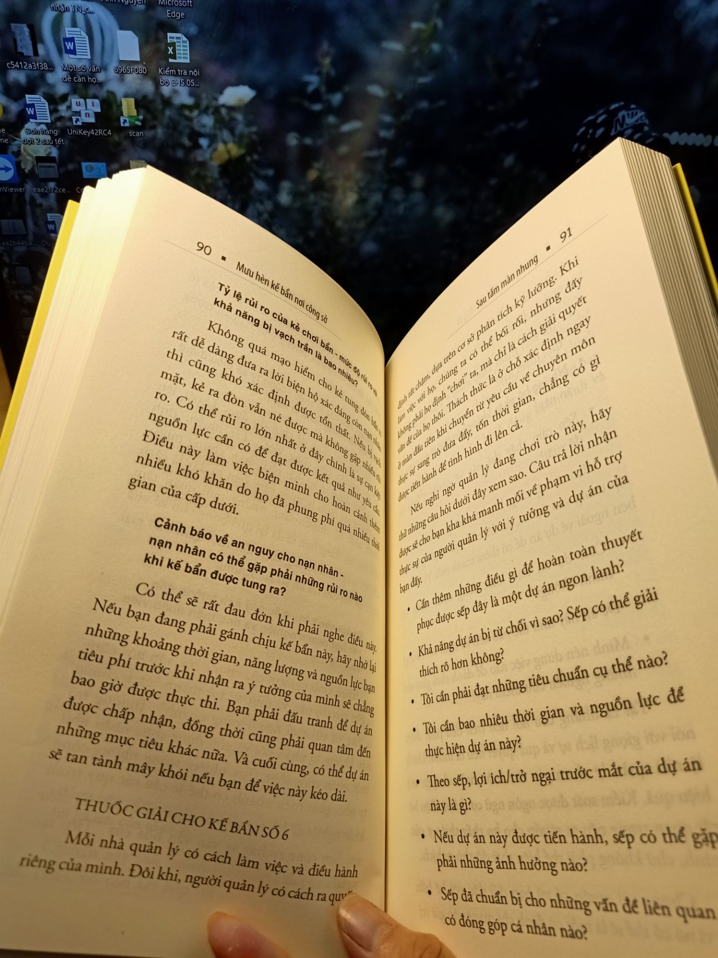 Câu chuyện quá cụ thể và không lôi cuốn. Mình mong đợi quá hay sao nên khi đọc thấy nội dung không có xuất sắc gì lắm. Kiểu đi dịch những câu chuyện, có nhiều cái phi thực tế!