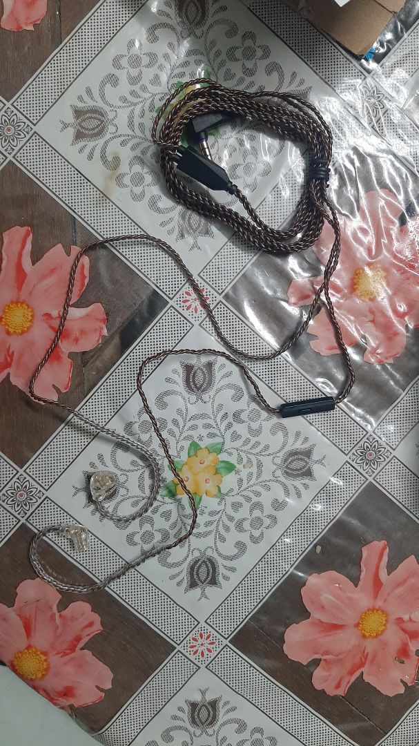 phải nói là rất thích tai nghe của KZ rất ngon trong tầm giá. Trước khi mua mình sợ mua phải ***, nhưng shop rất uy tín giá cả hợp lý và giao hàng Tiki nhanh chóng phải nói là rất thích tai nghe của KZ rất ngon trong tầm giá. Trước khi mua mình sợ mua phải ***, nhưng shop rất uy tín giá cả hợp lý và giao hàng Tiki nhanh chóng