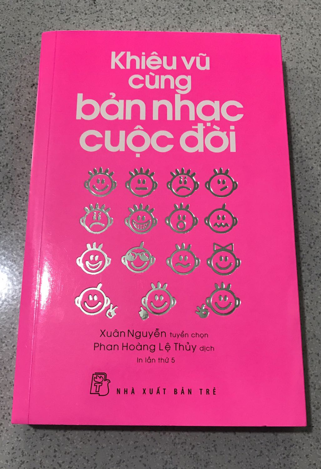 Săn sale đồng giá 11k sách hơi cũ dù còn màng co. Dù sao săn sale quá rẻ nên sản phẩm như v cũng rất ok. Ship nhanh