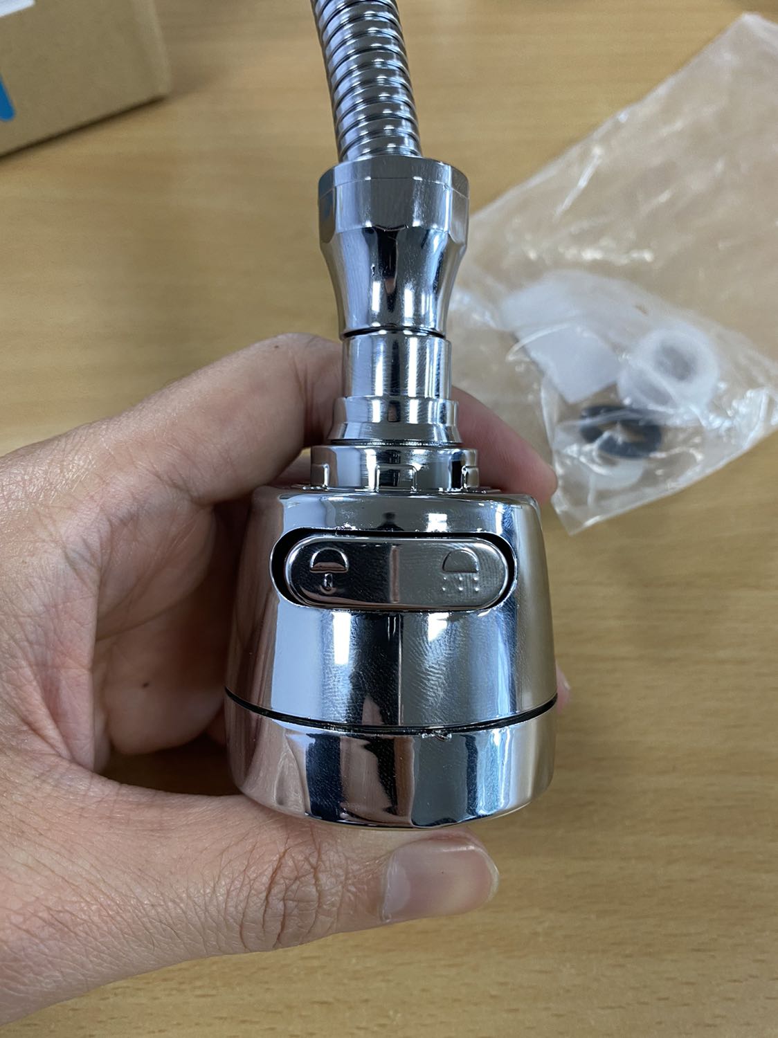 Quá thất vọng. 
+ Sản phẩm không đúng như mô tả. 
+ Ghi là 3 chế độ mà chỉ có 2 chế độ
+ Ống Dây không tháo rời ra được
Đề nghị Tiki xử lý cho tôi gấp. Tôi muốn đổi lại