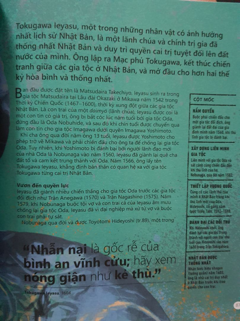 Sách bìa cứng, giấy đẹp, cung cấp thông tin về các nhà lãnh đạo vĩ đại trên thế giới