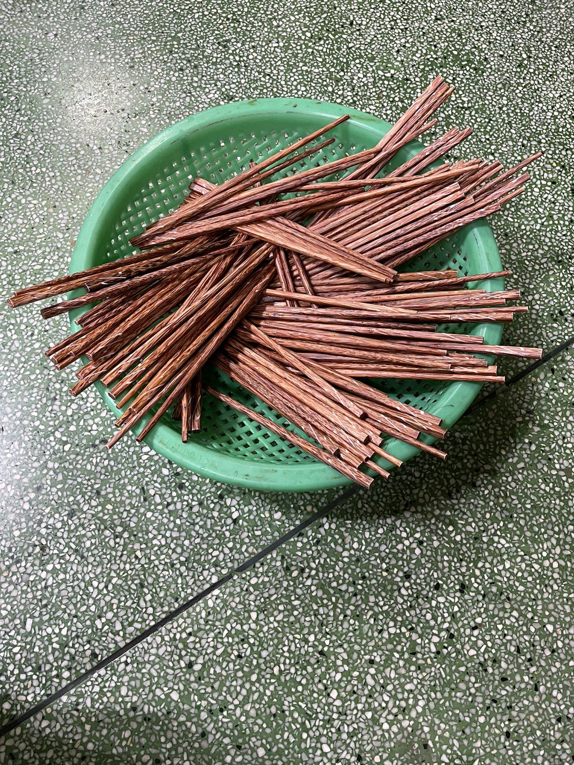 Đũa đẹp, đều. Giao hàng nhanh. Đóng gói cẩn thận.