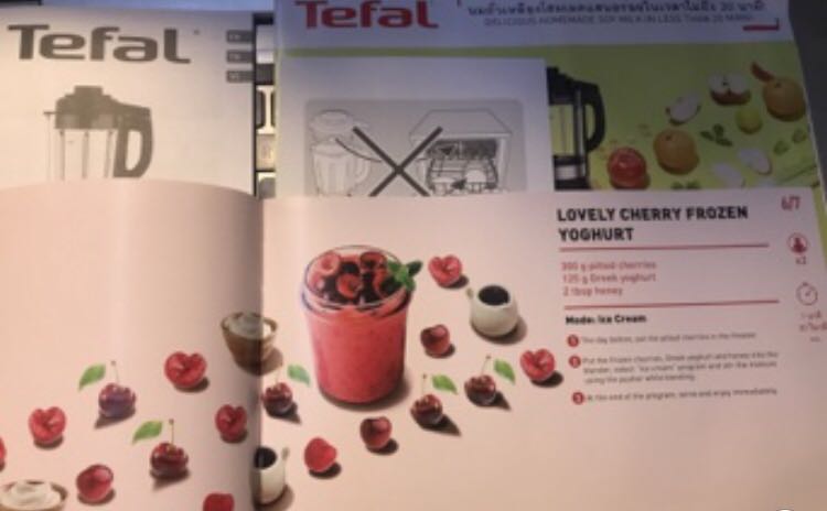 Sản phẩm đóng gói cẩn thận, 2 lớp thùng, có miếng chống sốc cố định sp nên rất yên tâm. Nhân viên giao hàng nhiệt tình. 
Lần đầu sd một máy làm sữa hạt nên mình không so sánh được độ ồn. Mình đã ngâm đậu trước khi xay, tiếng xay thì không ồn ào hơn một chiếc máy xay bình thường, kh có gì để phàn nàn.
Chất sữa mịn, làm theo tỉ lệ của công thức đi kèm rất ok, có độ sánh nhẹ, hài lòng.
Lưu ý: mỗi lần làm sữa chỉ đc có 1L thui. 
Tài liệu đi kèm hữu ích, thiết kế đẹp mắt, có điều quyển công thức chỉ có tiếng Anh và Thái. 
Quà gửi sau, khá lâu, không có thông báo gì làm mình phải liên hệ lại với tiki, đánh giá cao sự PH của tiki. Phần quà mình nhận là bình đun siêu tốc, mình hài lòng với thiết kế (thấy mực nước bên trong, có nắp đậy trên miệng bình, nút bấm nấu bật êm vl). Tóm chung hài lòng, sẽ giới thiệu cho bạn bè mua.