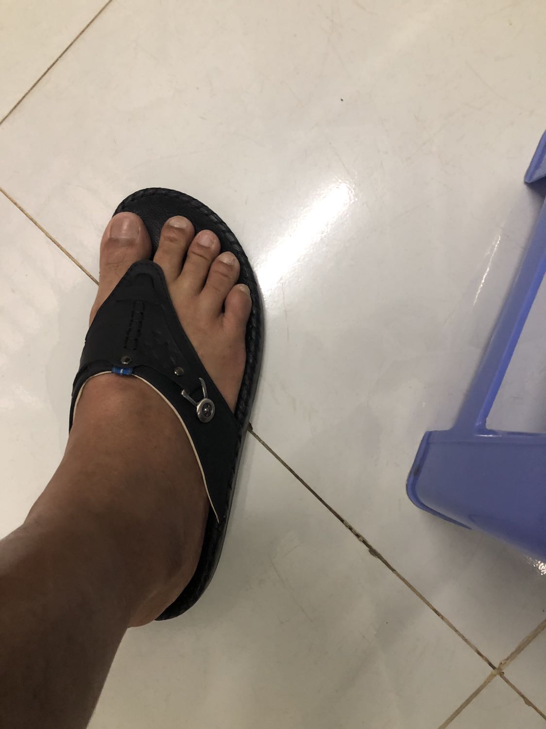 Trước kia có mang 1 đôi kiểu này cực kỳ bền của Shop lun. Mới hư. Nay đặt mua lại cực kỳ vừa ý. Dép chắc chắn