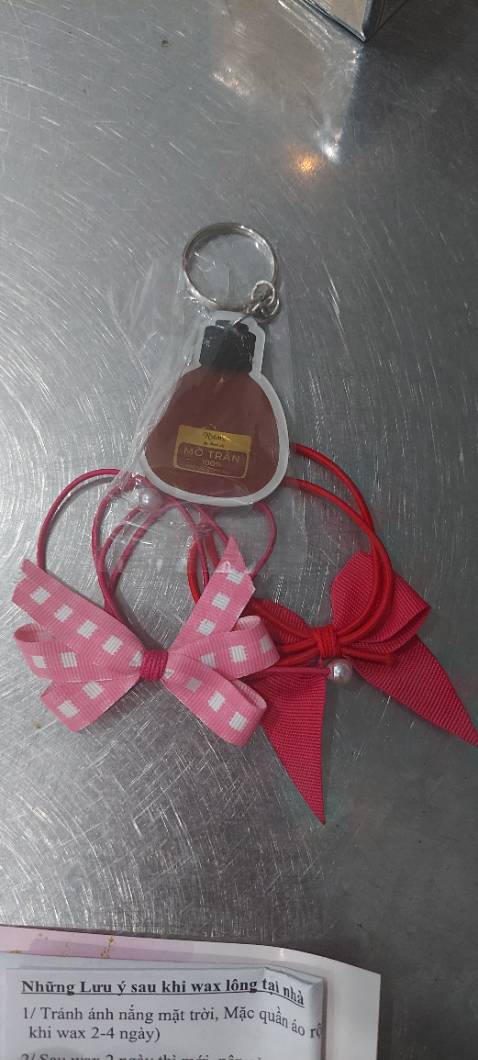 Mua 1 chai mỡ trăn mà shop cho quá trời quà.
Được hướng dẫn vax lông lun... kaka Mua 1 chai mỡ trăn mà shop cho quá trời quà.
Được hướng dẫn vax lông lun... kaka