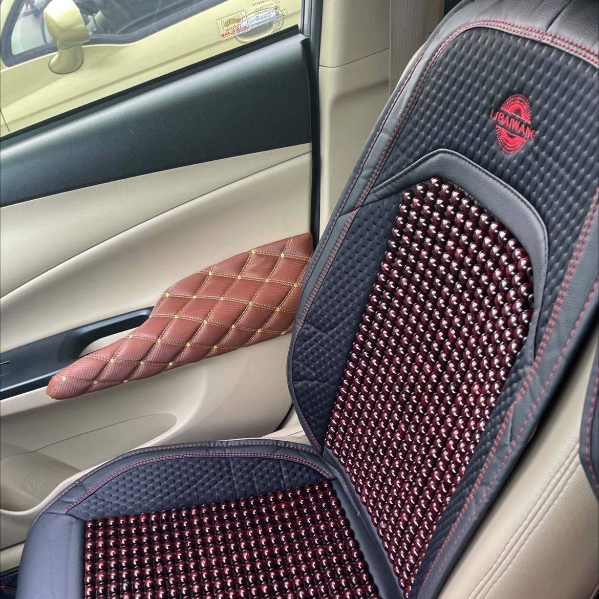 Yêu cầu shop đổi hàng vì giao thiếu dựa lưng và thừa cái lót mông.làm ăn gửi hàng đi phải kiểm xem đúng chưa chứ